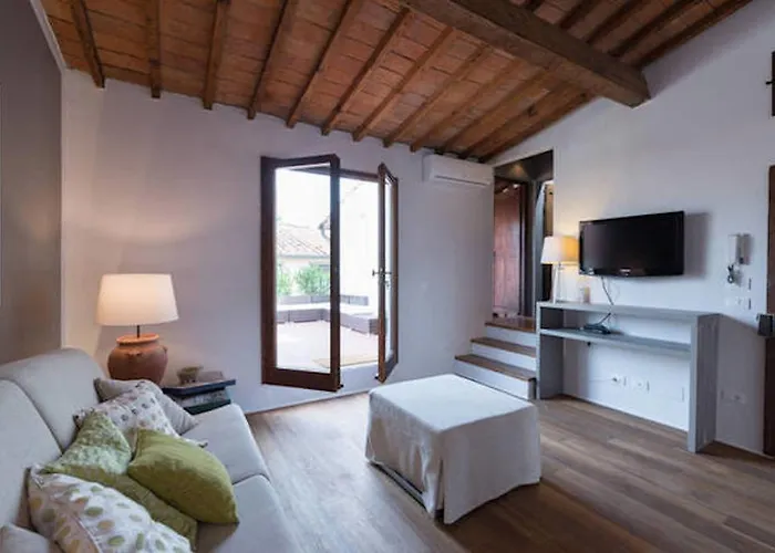 アパート Attic Up On