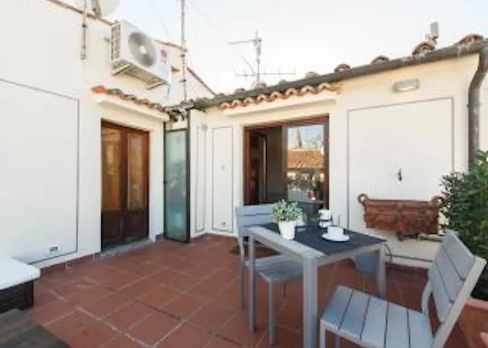 Apartman Attic Up On